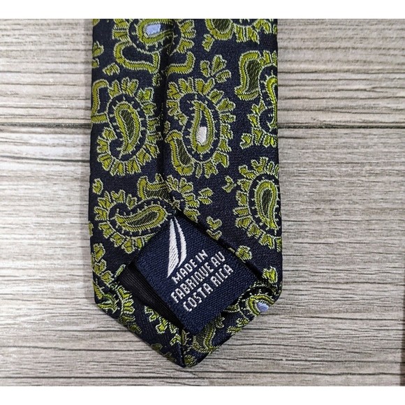 Nautica Mens Neck Tie Green Paisley Designs 100% Silk 56" L X 4" W - Picture 5 of 5